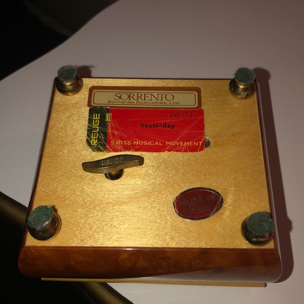 Music box - Picture 3 of 3